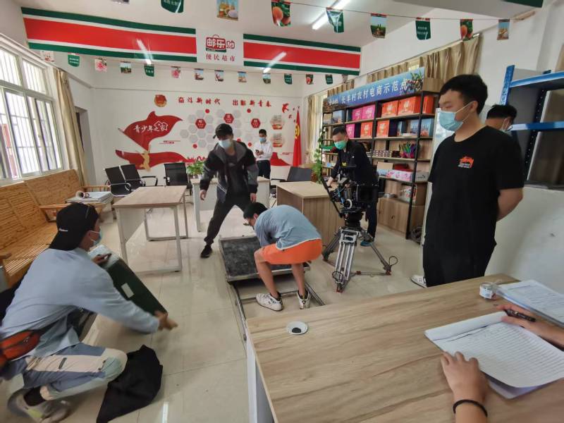 追星女孩心理学分析报告：郾城区广告片拍摄公司揭秘饭圈应援式传播逻辑